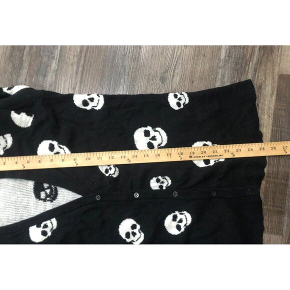 Torrid Size 0 Black & White Skull Graphic Button Up Cardigan Sweater - Picture 5 of 5